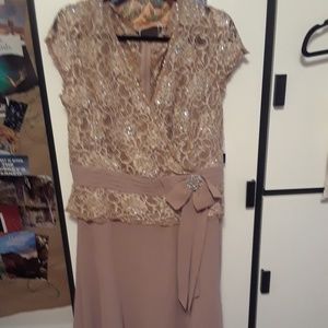 Great dress for an outdoor wedding-Size 18